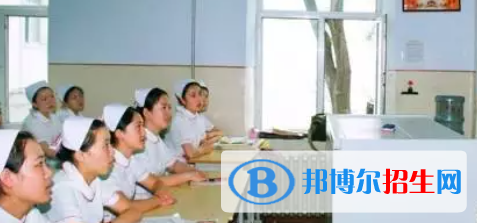 成都2021年護(hù)理學(xué)校什么專業(yè)適合男生