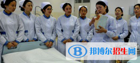 成都2021年女生在護理學校學什么好