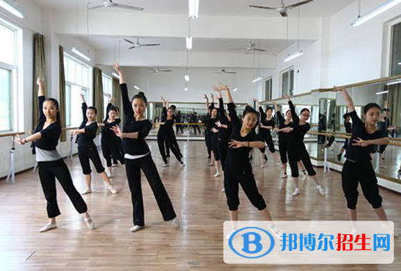 貴州2021年女生讀幼師學校學什么好