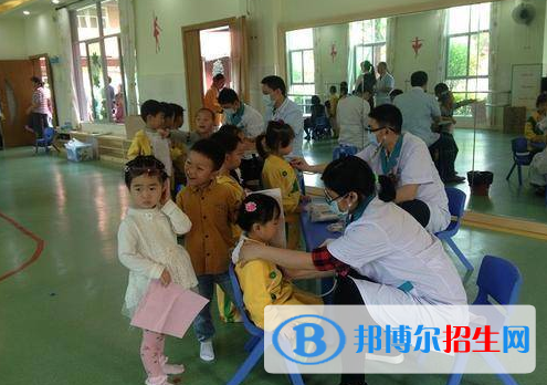 貴州2021年男生在幼師學校學什么好