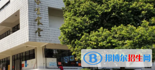 成都成醫(yī)一附院護士學(xué)校2022年有哪些專業(yè)