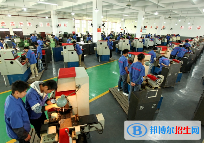 重慶機(jī)電工業(yè)學(xué)校2022年學(xué)費、收費多少