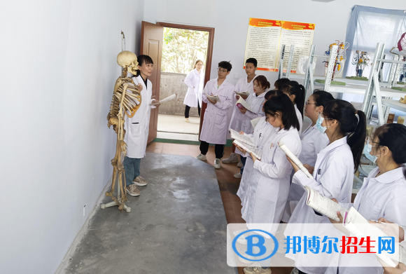 邢臺(tái)英才醫(yī)學(xué)中等專業(yè)學(xué)校2022年有哪些專業(yè)