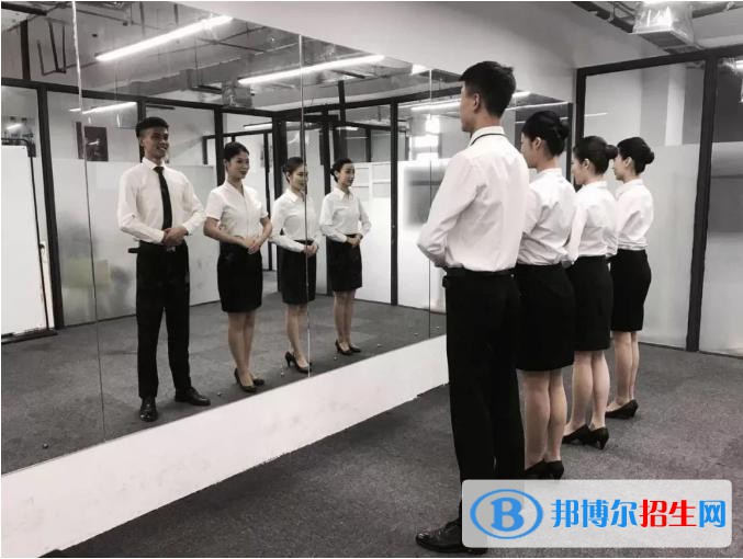 蘭州2022年男生讀航空服務學校怎么樣