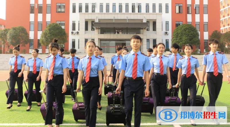 蘭州2022年航空服務(wù)學(xué)校和中專有哪些區(qū)別
