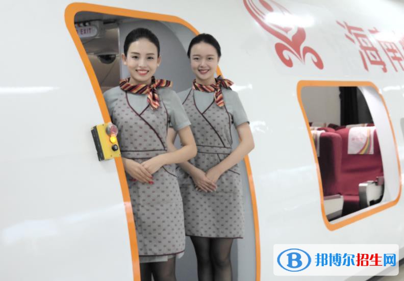 蘭州2022年航空服務(wù)學校多少錢