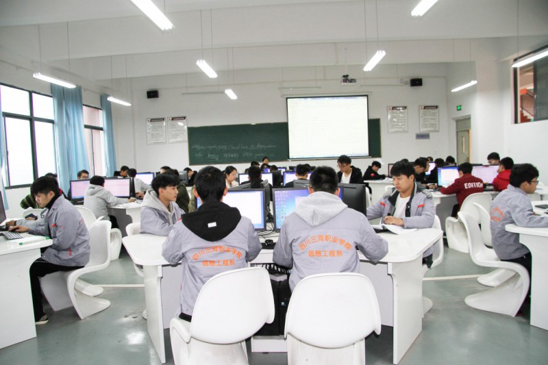 四川三河職業(yè)學(xué)院2022年報名條件、招生要求、招生對象
