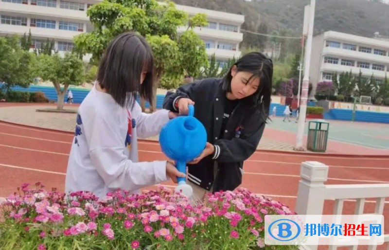 云龍縣民族職業(yè)高級中學地址在哪里