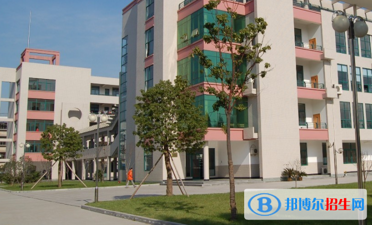 四川省南充衛(wèi)生學(xué)校2022年報(bào)名條件、招生要求、招生對(duì)象
