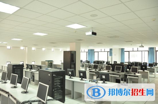 河北2022年女生適合計算機學校嗎