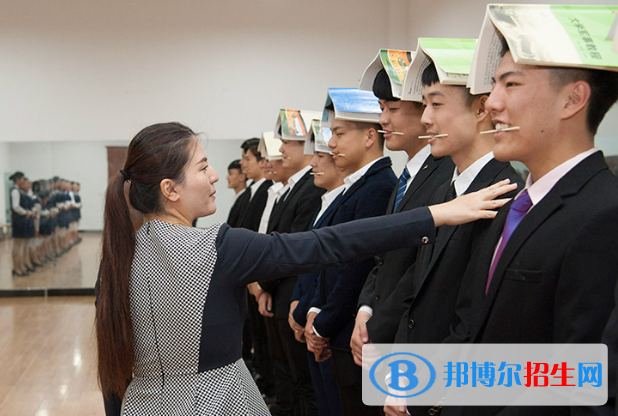 河北2022年男生上航空服務(wù)學(xué)校學(xué)什么專(zhuān)業(yè)好