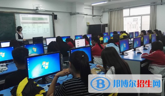 河北2022年計(jì)算機(jī)學(xué)校有哪些專(zhuān)業(yè)適合女生