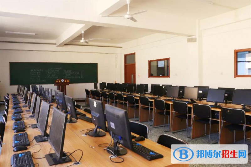 河北2022年計算機學校都有什么專業(yè)適合女生