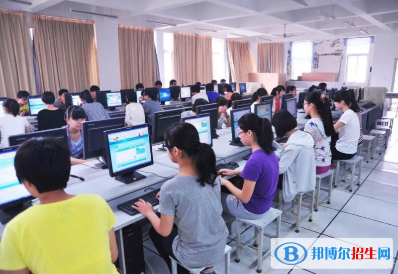 河北2022年適合女生的計(jì)算機(jī)學(xué)校專業(yè)