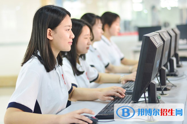 河北2022年女生讀計算機(jī)學(xué)校學(xué)什么好