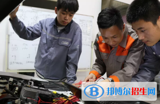 貴陽2022年男生讀中專學(xué)什么好