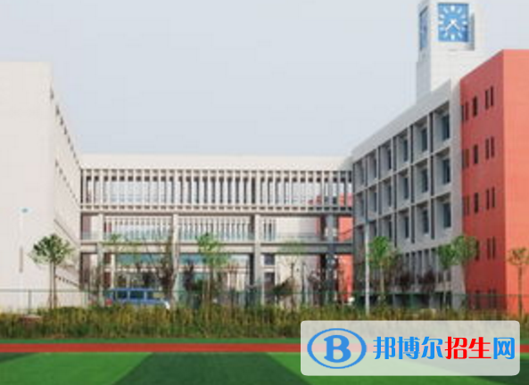 重慶工商學校2022年招生辦聯(lián)系電話