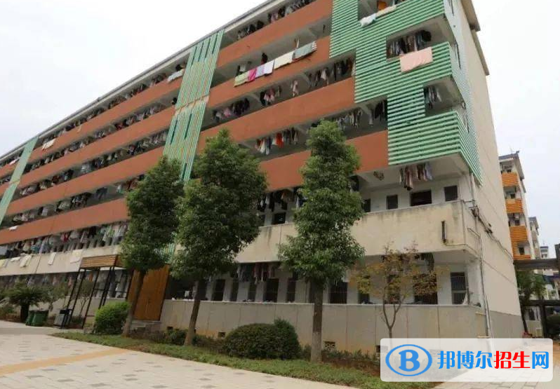 云南昆明工業(yè)學(xué)校2022年招生簡(jiǎn)章