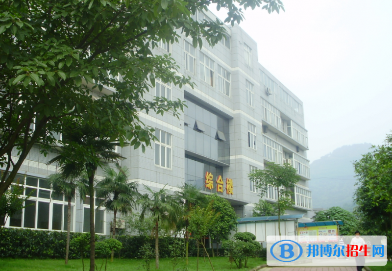 云南昆明工業(yè)學(xué)校2022年學(xué)費(fèi)、收費(fèi)多少
