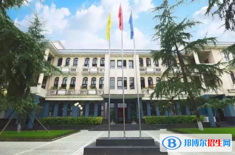 重慶江南職業(yè)學(xué)校2022年招生辦聯(lián)系電話