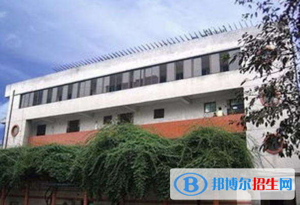 臨滄衛(wèi)生學(xué)校2022年學(xué)費(fèi)、收費(fèi)多少