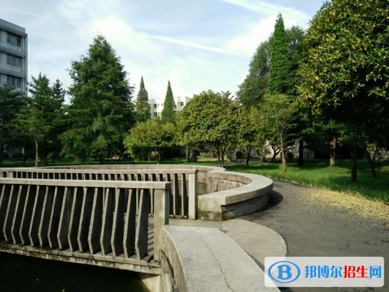 src=http://www.qirb.com.cn/skin/zhaosheng/image/nopic.gif