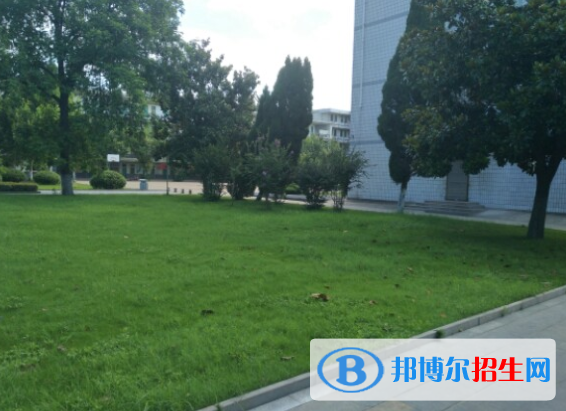 云南省化工學(xué)校2022年學(xué)費(fèi)、收費(fèi)多少