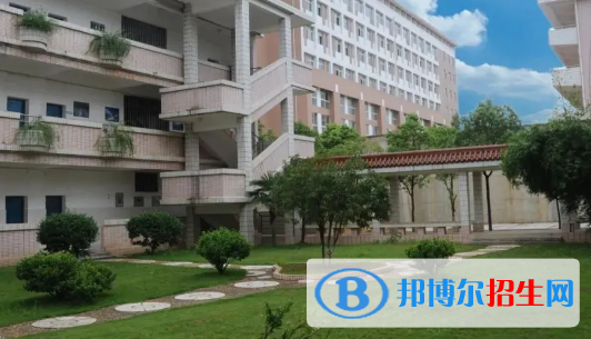 貴陽(yáng)2022年中專文憑和高中文憑哪個(gè)好