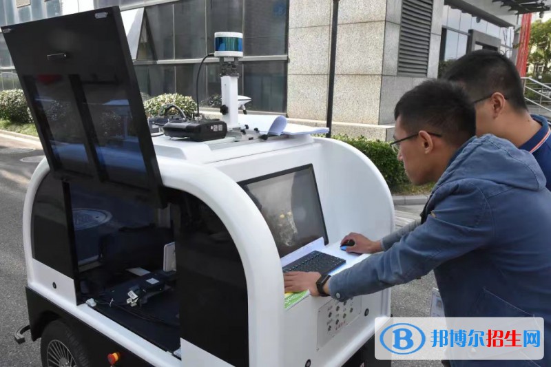 江蘇汽車技師學(xué)院2022年招生辦聯(lián)系電話