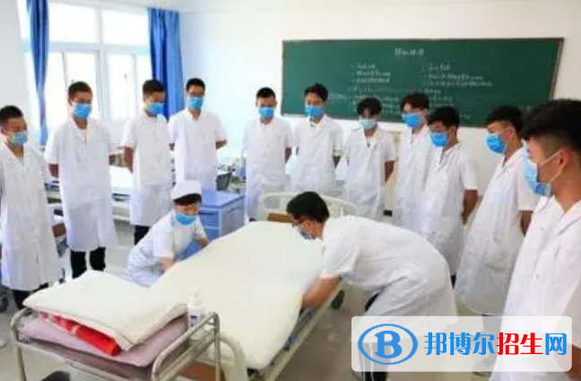 重慶2022年護(hù)理學(xué)校有男生嗎