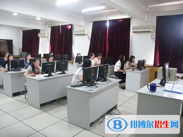 施甸縣職業(yè)高級(jí)中學(xué)2022年有哪些專(zhuān)業(yè)