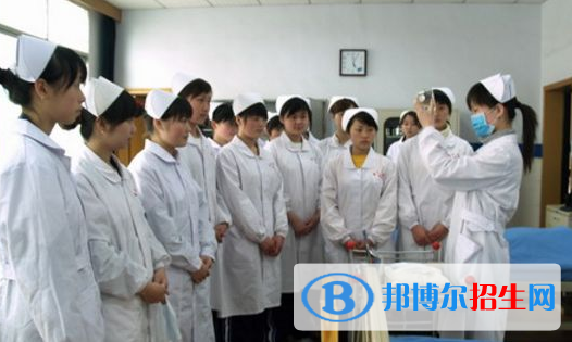 重慶2022年護理學(xué)校和中專有哪些區(qū)別