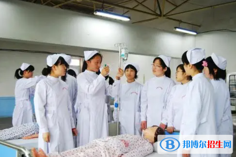 重慶2022年護理學(xué)校讀幾年