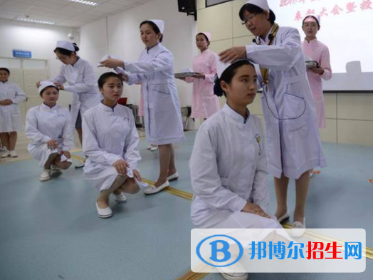 重慶2022年護理學(xué)校讀出來是什么文憑