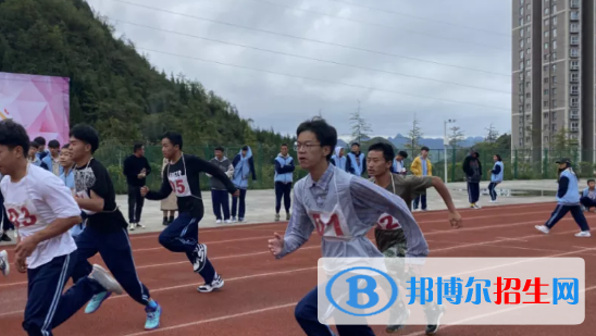 六盤水市鐘山區(qū)職業(yè)技術(shù)學(xué)校2022年學(xué)費(fèi)、收費(fèi)多少
