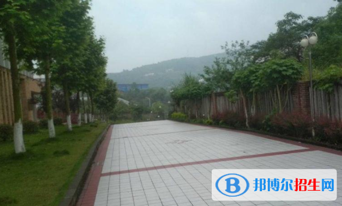 重慶萬(wàn)州第一職業(yè)高級(jí)中學(xué)2022年招生辦聯(lián)系電話(huà)