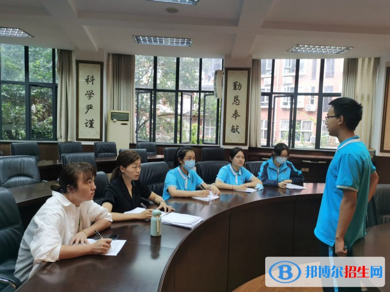成都玉林中學2022年招生辦聯(lián)系電話