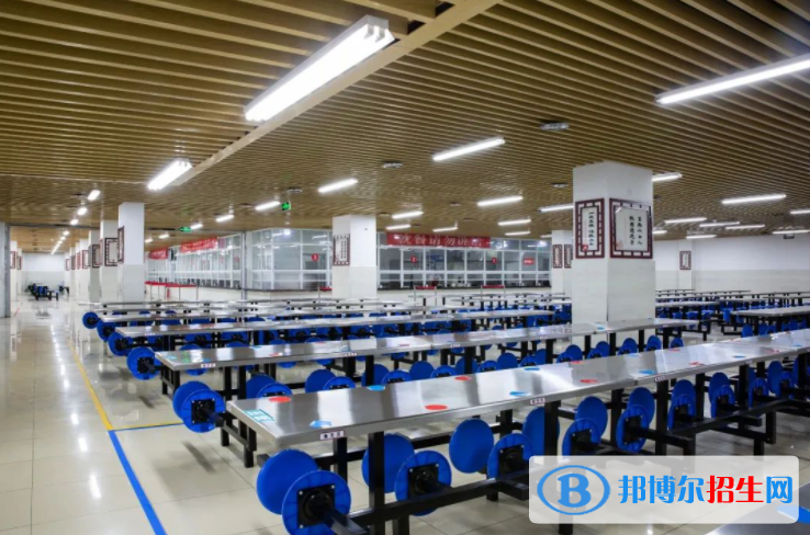 成都市田家炳中學(xué)食堂情況