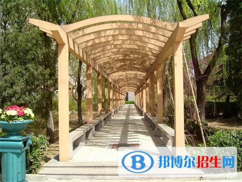 北京商貿學校2022年招生辦聯(lián)系電話