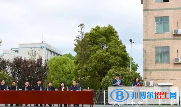 河南工業(yè)和信息化高級(jí)技工學(xué)校2022年報(bào)名條件、招生要求、招生對(duì)象
