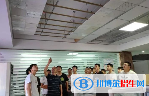 信陽建筑工程學(xué)校2022年招生辦聯(lián)系電話
