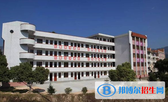 貴州2022年中專鐵路學(xué)?？梢钥即髮? width=