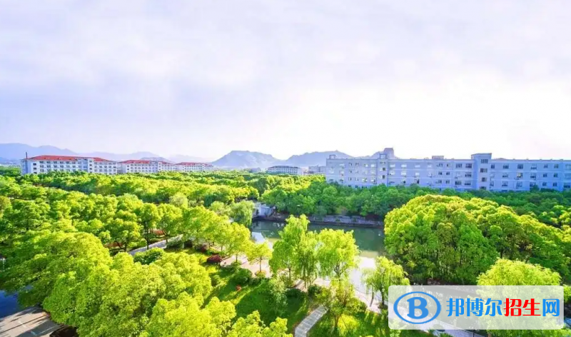 安吉上墅私立高級(jí)中學(xué)2022年學(xué)費(fèi)標(biāo)準(zhǔn)