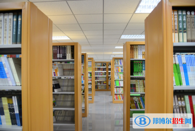 北京新府學(xué)外國語學(xué)?？孔V嗎