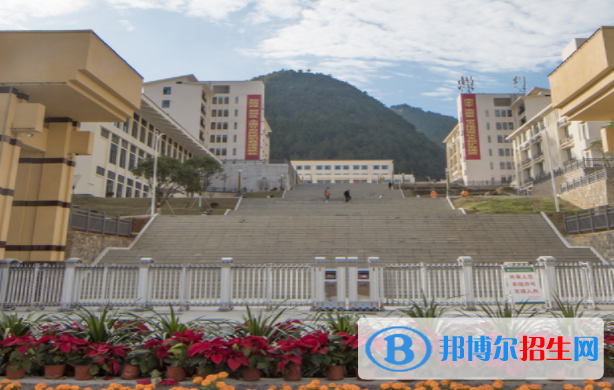 重慶黔江區(qū)民族職業(yè)教育中心學(xué)費