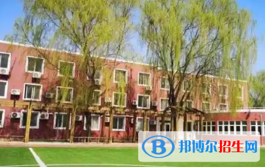 北京加拿大國際學(xué)校初中部2023年報(bào)名時(shí)間