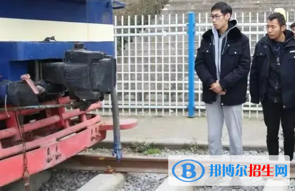 成都2022年現(xiàn)在鐵路學(xué)校讀什么專業(yè)好