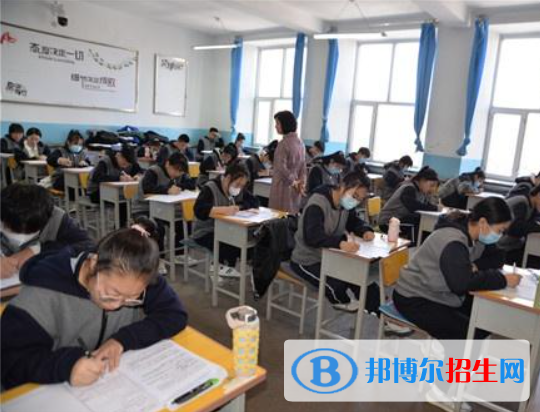 西藏2023年上中專學(xué)?？梢钥即髮W(xué)嗎