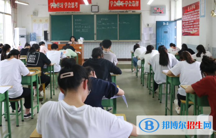 新疆高考二本分數(shù)線匯總（2017-2022年）