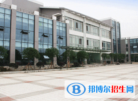 貴州2023年中專學(xué)校好還是鐵路學(xué)校好